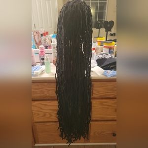 40 in Knotless Locs